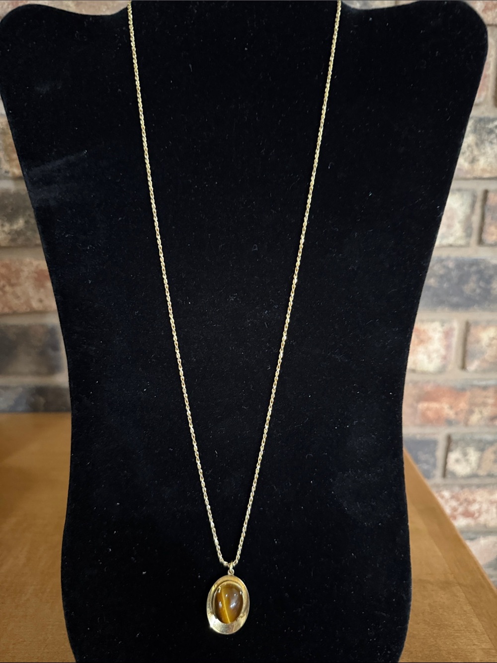 Vintage Tiger’s Eye pendant gold tone necklace